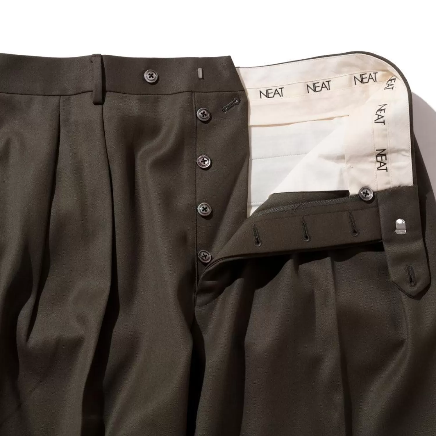 NEAT Pants & Trousers<Back Satin Gabardine Standard Type 1 Olive